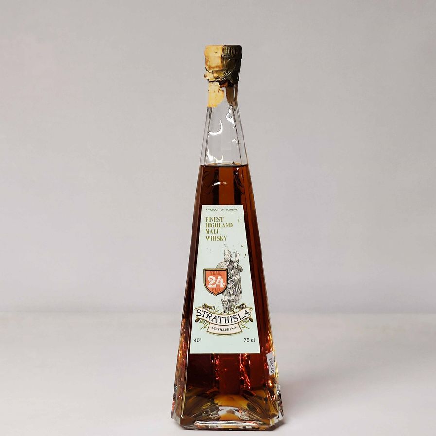 Strathisla 24 Year (1960), Gordon &&nbsp;MacPhail